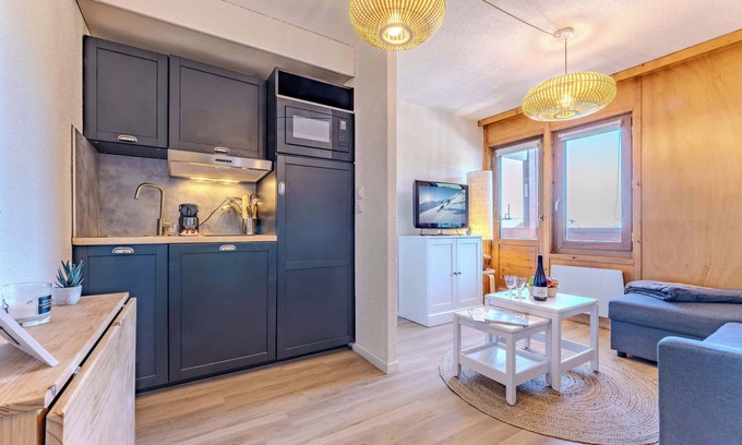 Meribel-Mottaret Apartment | Meribel Ski In Mountain Flat with Balcony and Sleeps 6 MV 31