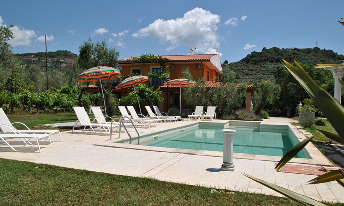 Sperlonga Villa | Meridiana holiday house with shared swimming pool