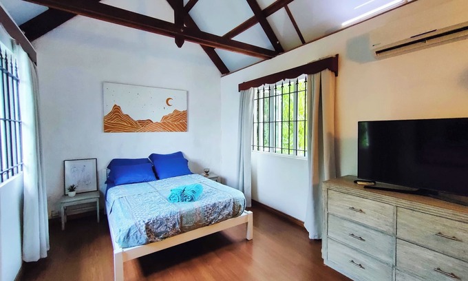 Blue Bay Apartment | Mermaid Cove - 1 bedroom apartment 50 metres from the beach