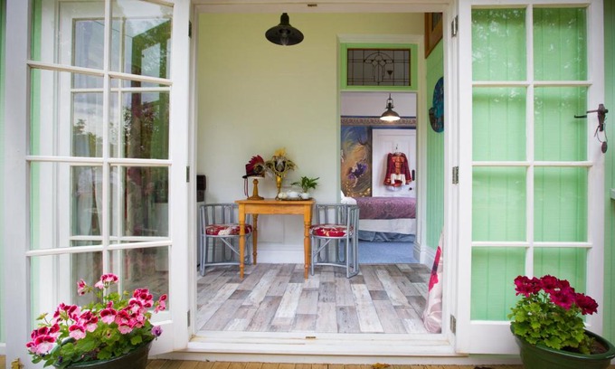 Oamaru Bed & Breakfast | Merrybrook Studio