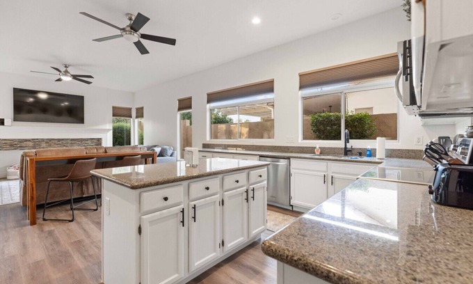 East Mesa House | Mesa Arizona Oasis w/Pool, BBQ & Vaulted Ceilings
