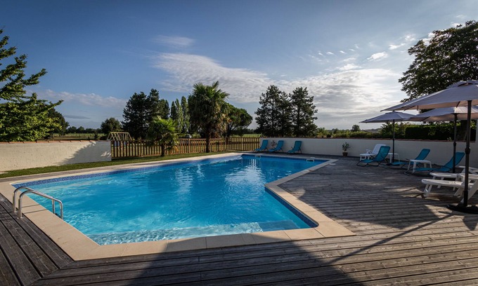 Saint-Simon-de-Pellouaille Cottage | Metal, Gîte de Charme, Climatisé, Piscine et Grand Terrain, 30 Minutes de Royan