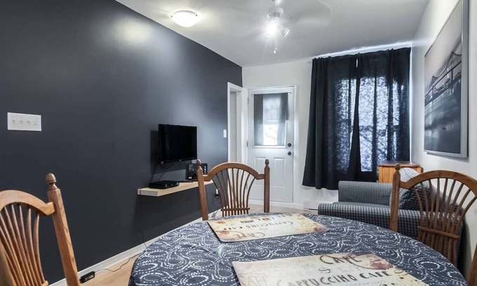 Sainte-Marie Apartment | Metro Sherbrooke - 1 Bedroom