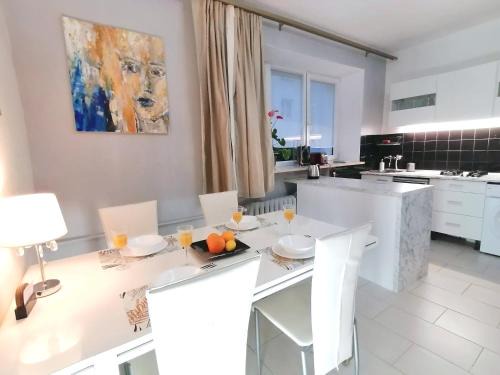 Zoliborz Apartment | Metro Wilson Apartment
