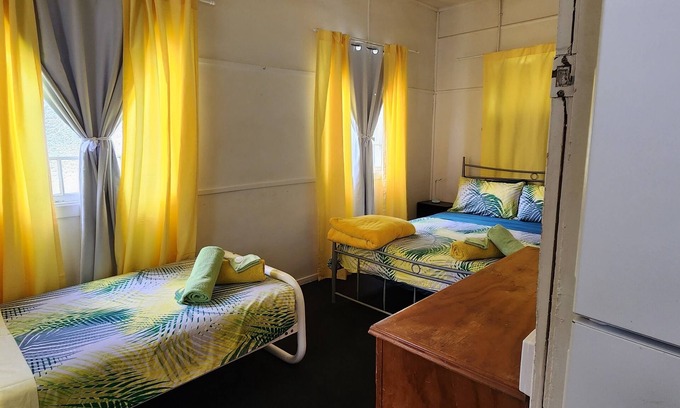 Mount Morgan Cabin | Meyenburg Unit 1 fully self contained, 6 guests, 2 br unit, 1Qb, 1Db, 2 singles