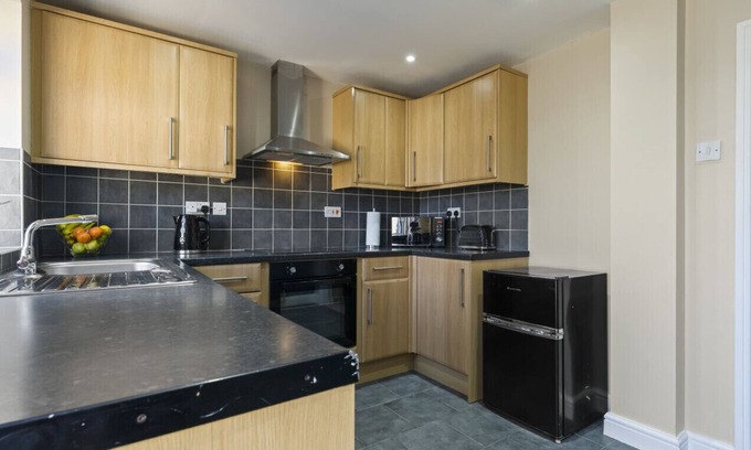 Newark upon Trent House | Mia's House: Park view +Parking
