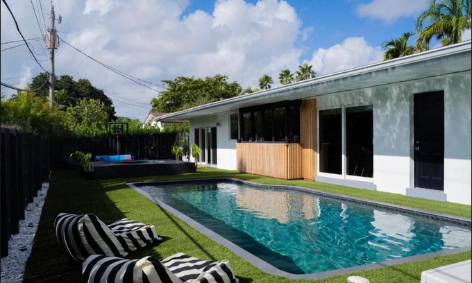 North Miami Beach Villa | Miami Cozi Villa - Heated Pool & Hot Tub