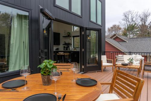 Saugatuck House | Michigan Mod Walk To Downtown