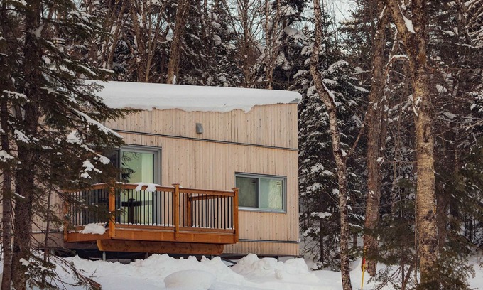 Notre-Dame-Auxiliatrice-de-Buckland Ski Chalet | Micro-Cabin in the Mountains - Solstice 2