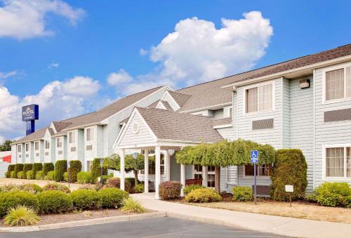 Wellsville Hotel | Microtel Inn & Suites by Wyndham Wellsville