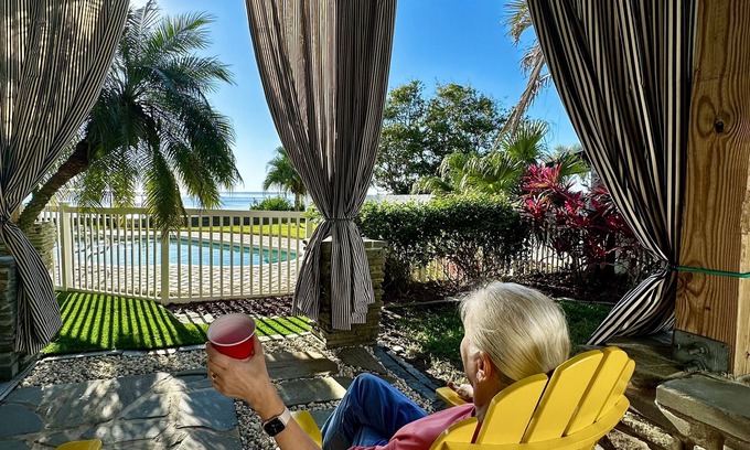 Tarpon Springs Apartment | Mid-century Modern Style Studio located on the Gulf of America