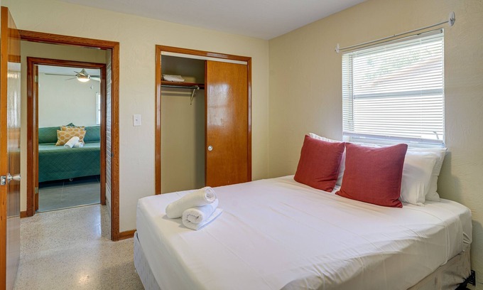 Lake Bentley House | Mid-Century Modern Lakeland Retreat w/Smart TV!