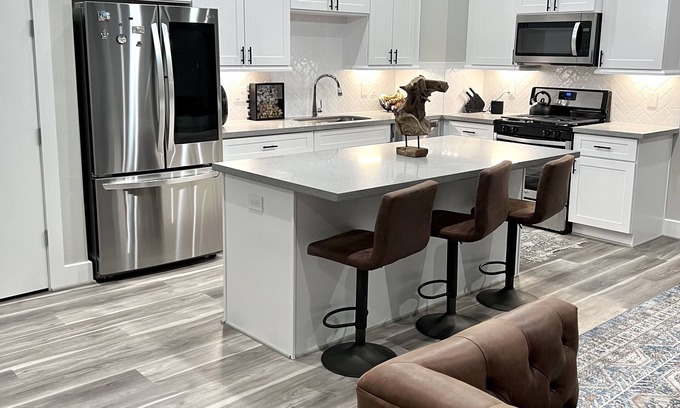 Brookhollow House | Mid-Century Modern Retreat