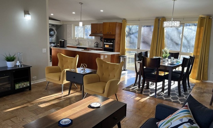 Jacksonville House | Mid Century Modern Cottage near Air Base and Hospital