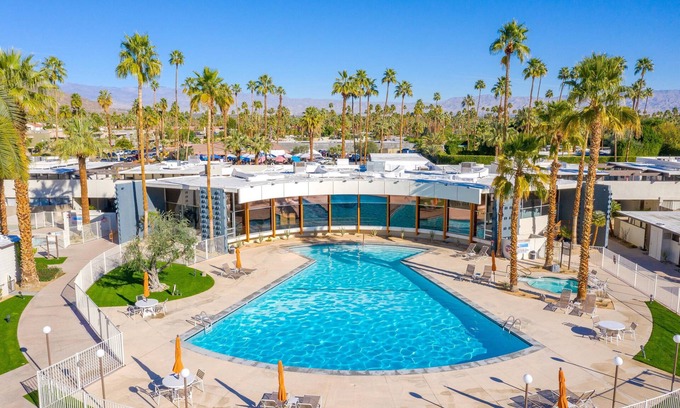 Twin Palms Condo | Mid Century Modern Villa Condo. 1957 Twin Palms - Downtown - South Palm Springs!