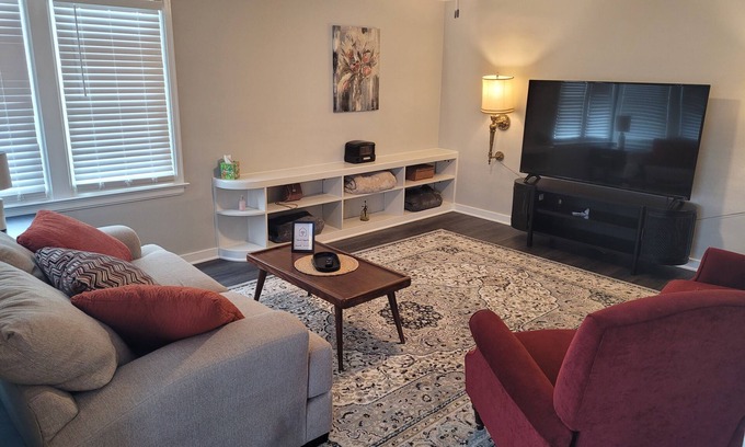 Hibbing Apartment | Mid-century Vintage Apartment