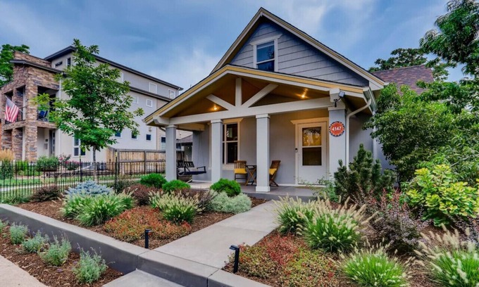 Berkeley House | Mid-Mod w/awesome backyard, 1blk to Shops/Eateries