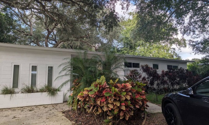 St. Augustine House | Midcentury Bungalow on Anastasia