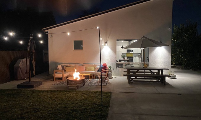Redlands House | Midcentury Modern Beauty. Long Stay Discount. 5 minutes to Downtown. Love Pets!