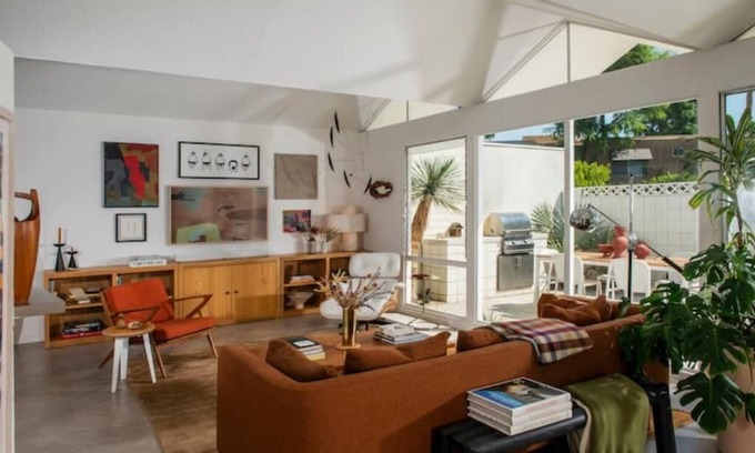 Araby House | Midcentury Perfection in Palm Springs