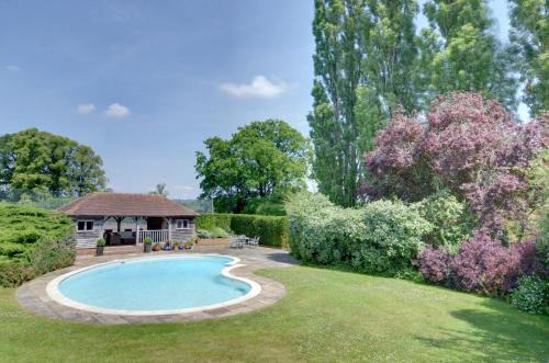 Charcott House | Middle Barn