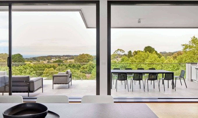 Red Hill South Apartment | Middle of the Hill | Countryside Estate