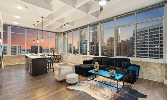 Peachtree Center Apartment | Midnight Magnolia Loft | 1812