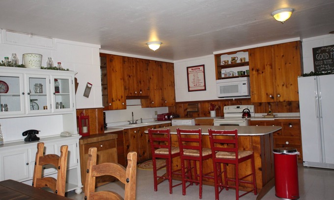 Midpines House | Midpines Hwy 140 House on your way to Yosemite