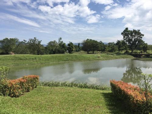 Sarika Apartment | MIDST 2 ROYAL HILLS GOLF COURSE AND SPA