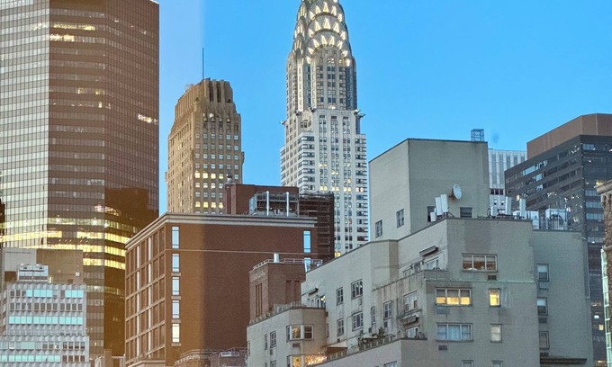 Midtown Apartment | Midtown Park Ave Charming Chrysler View Corner Studio