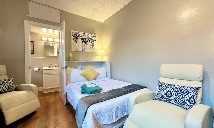 Harrisburg - Hershey Apartment | Midtown Studio w/Bath & Kitchen- Walk To Restaurants & Nightlife!