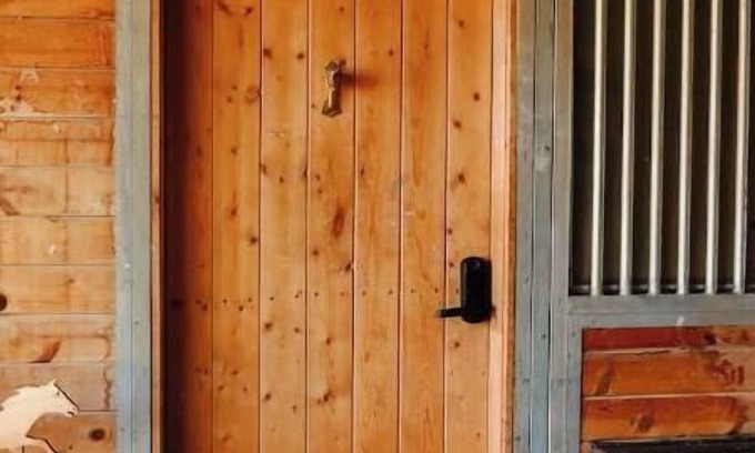 Midway Villa | Midway Farm Barn - old horse ranch and farm oasisnn
