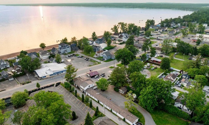 Sylvan Beach Apartment | `Midway Retreat`-2 Full Beds in Sylvan Beach NEW