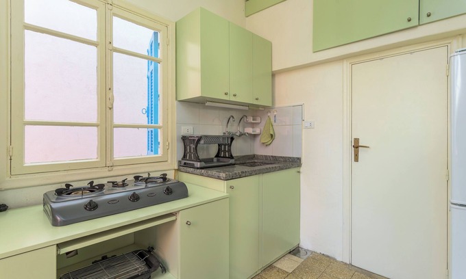 Beirut Apartment | Mikaella's Cozy 1-BR with 24/7 Electricity