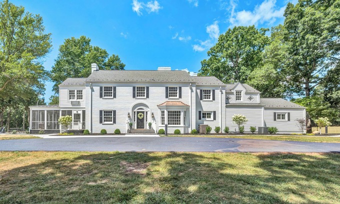 Union Hall House | Milan Manor - Smith Mountain Lake