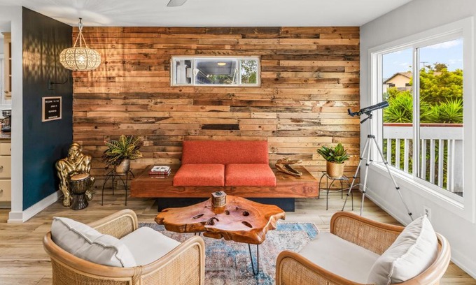 Townsite House | Mile to Beach! Private, Family & Pet Friendly Oasis! Pool Table & Hot tub!