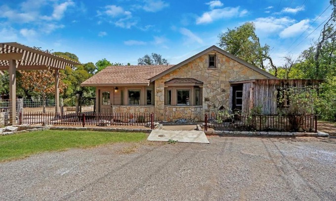 Dripping Springs House | Milk Bath Springs Cottage