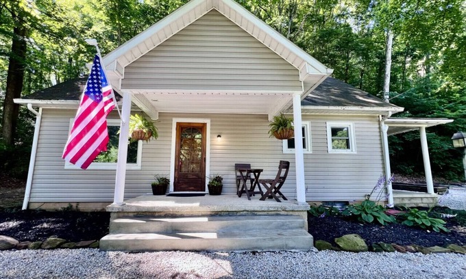 South Bloomingville House | Mill Haus~Pet Friendly~Hot Tub