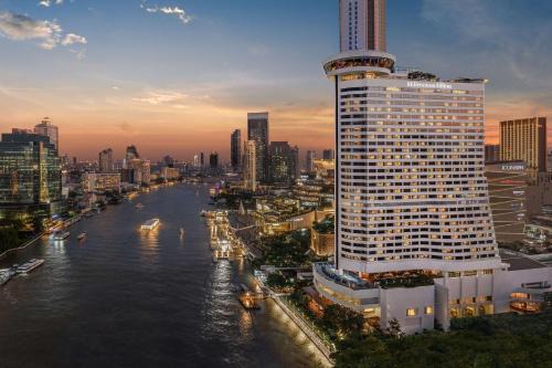 Khlong Ton Sai Hotel | Millennium Hilton Bangkok