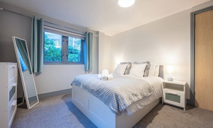 Riverside Apartment | Millennium View by Tŷ SA