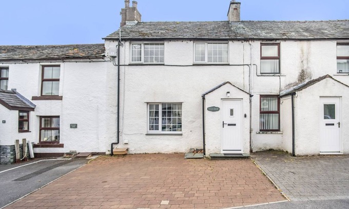 Braithwaite Cottage | Millside Cottage - a cottage that sleeps 4 guests in 2 bedrooms