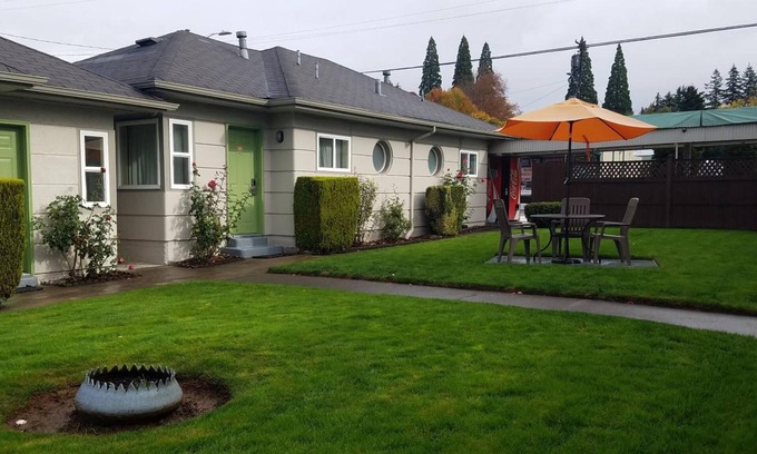 Oak Grove Hotel | Milwaukie Inn Portland South