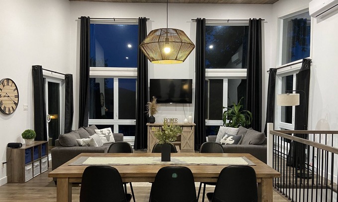 Notre-Dame-de-Pontmain Cottage | Mimozä: Contemporary, Beach & Hot Tub