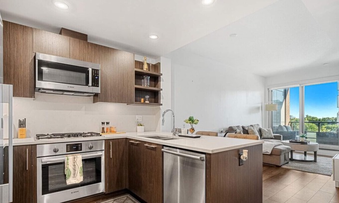 Bridgeland Condo | Min. 30 Days » The Radius DT » 2 BR » Free Parking