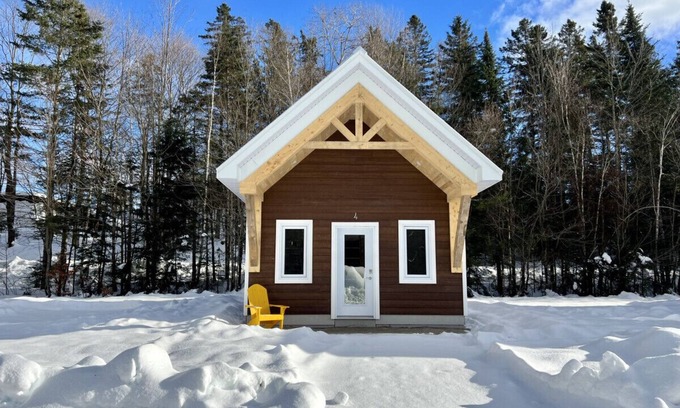 Saint-Gabriel-de-Valcartier Ski Chalet | Mini cottage # 4 by the river banks