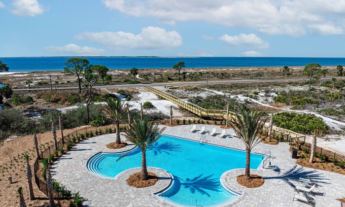 Port St. Joe House | Min2Beach ⛱️6 SeatGolfCart🔆Heated Pool🌊BeachEquip 🔥 Firepit❤️🦮 Boat Storage Option