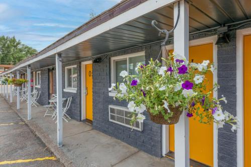 Montrose Hotel | Minecart Motor Lodge