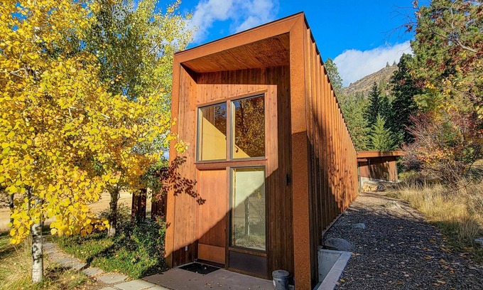 Mazama Cabin | Miners Refuge - Mazama retreat with mountain views