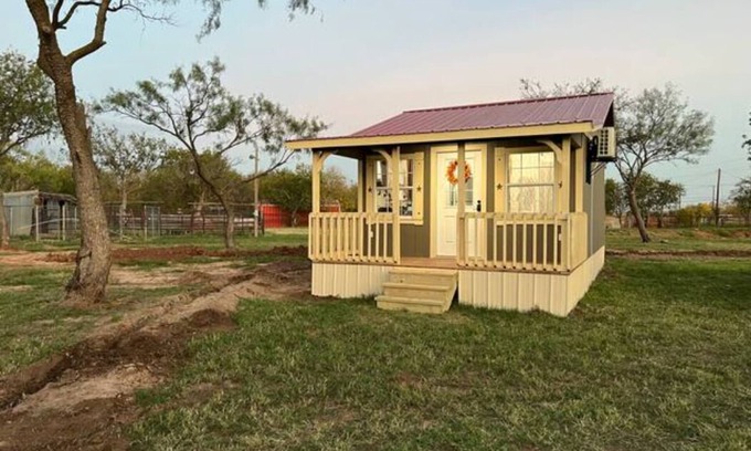 Wichita Falls Cabin | Mini home by Kataluma Nightly Rentals