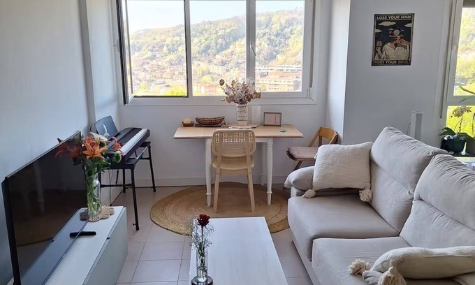 San Sebastian Apartment | Minicountry house in Donostia-San Sebastián